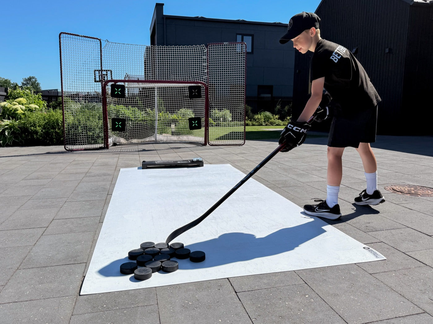 XDT targets on a hockey goal during training, photo 4