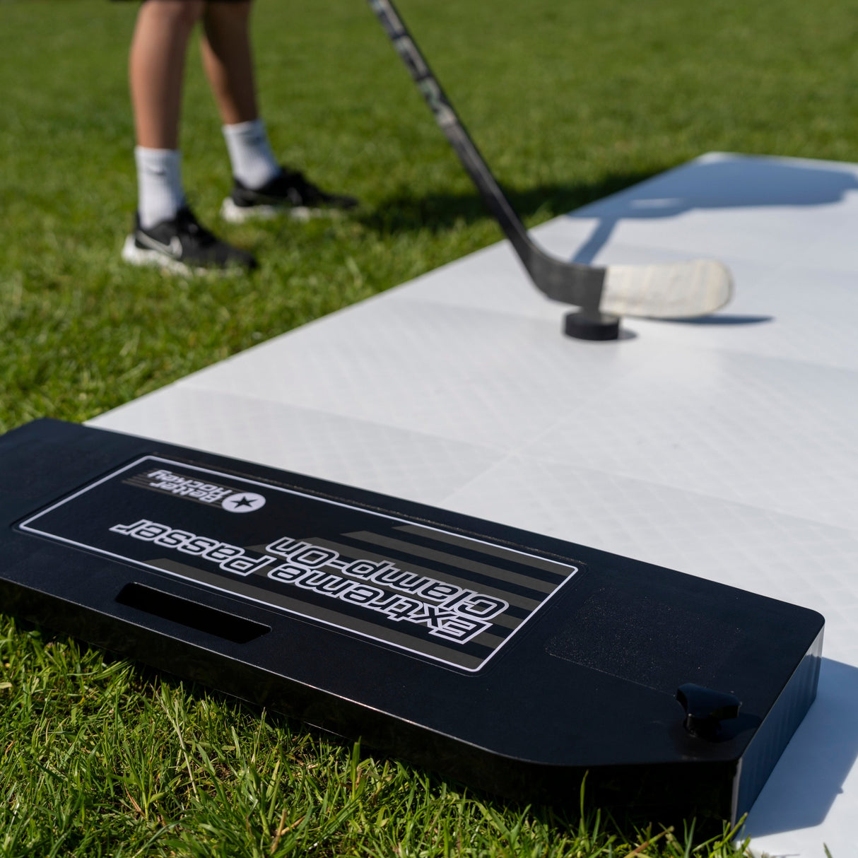 hockey passer clamp on 